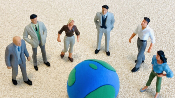 国の再エネ停滞と世界の構図変化、途上国主導のエネルギー転換が始まった