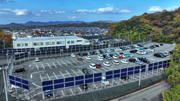 鳥取市で国内最大級の「垂直ソーラー」稼働！豪雪地帯の新しい太陽光モデルとして注目