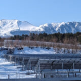 豪雪に耐えても出力制御に苦しむ新潟県営メガソーラー、「最も稼げる時期に売電停止」という構造的課題