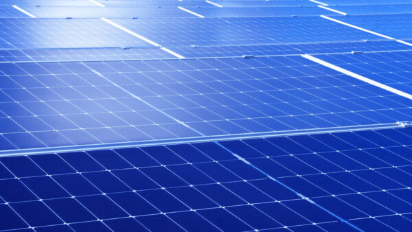 2027年度からメガソーラー支援廃止へ――15年続いた野立て太陽光の時代が転換点を迎える