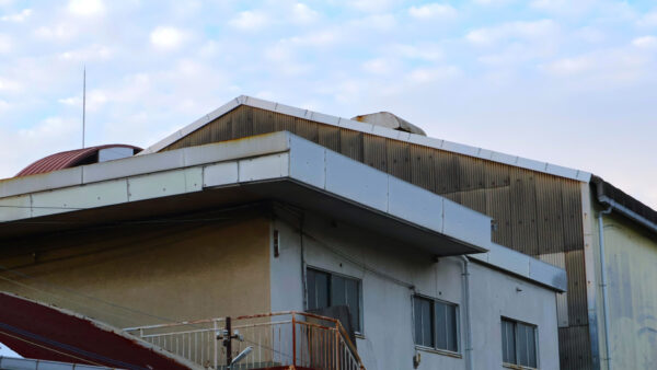「屋根が弱い」をあきらめない！工場屋根再生工法が開く「既設建築物」という巨大市場