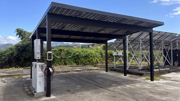 完全オフグリッドでEV充電を可能にするソーラーカーポートを福島県内本社事務所に導入 〜3社連携による、災害に強い地域エネルギーインフラの実現へ〜